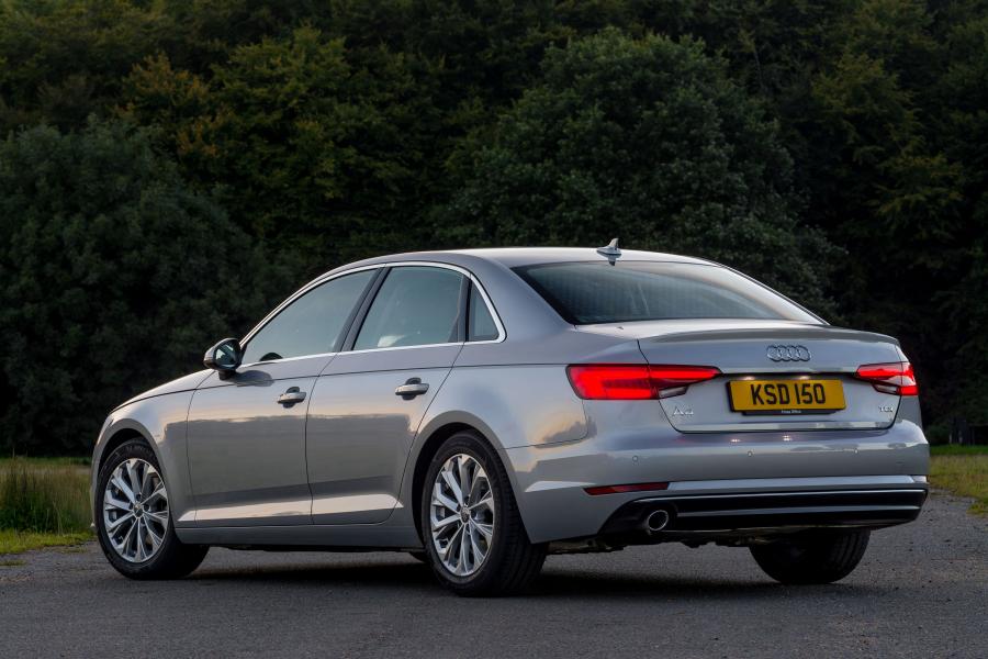  Audi A4 2.0 TDI Ultra (B9) 2015 года  (UK) (фото 12 из 19)